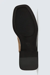 BOTTES EN CUIR SURPIQUÉES