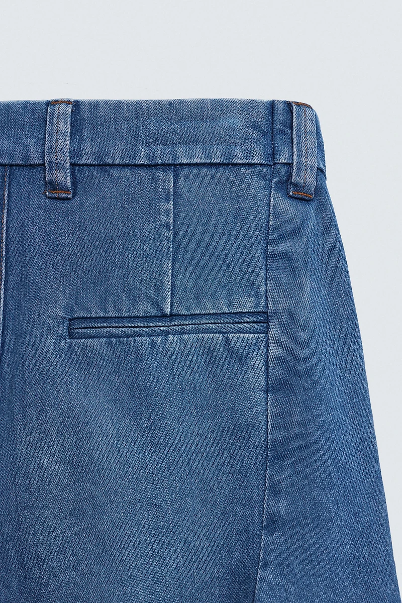 RELAXED FIT PLEATED DENIM SHORTS