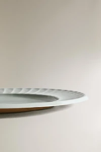 ROUND METAL SERVING DISH