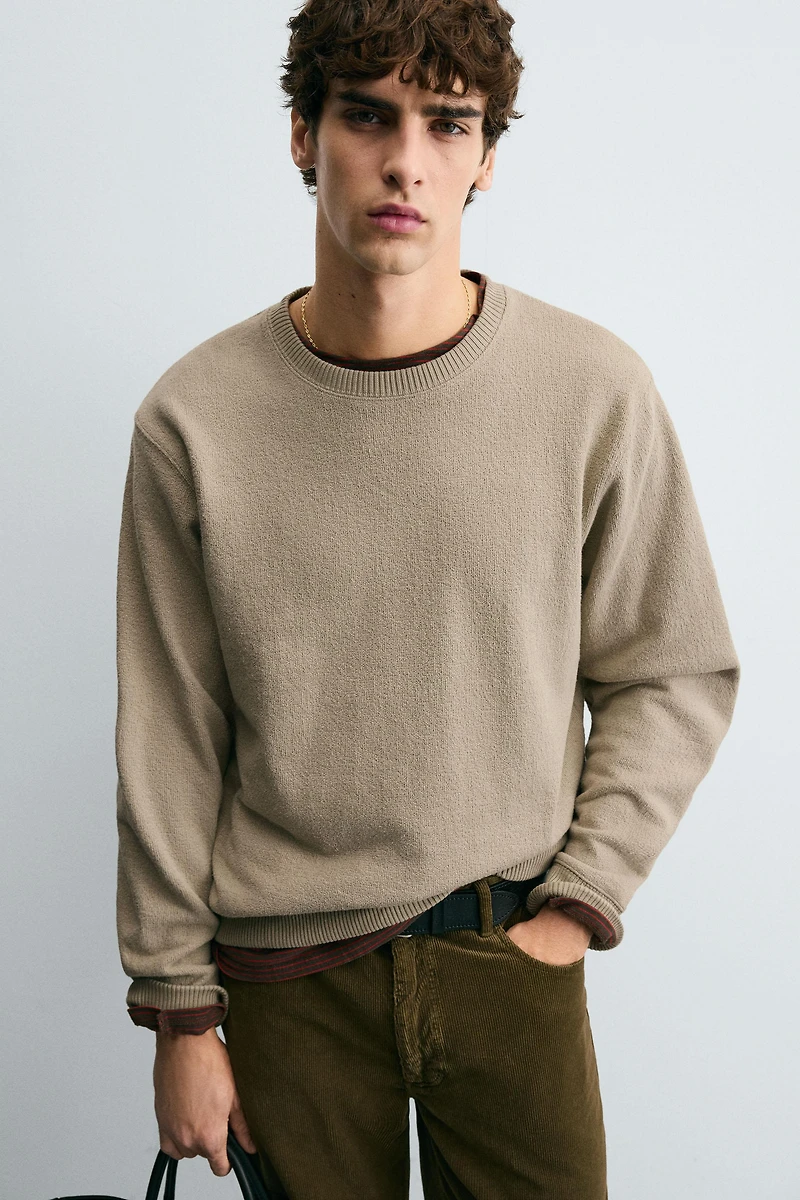 TEXTURED CREWNECK SWEATSHIRT