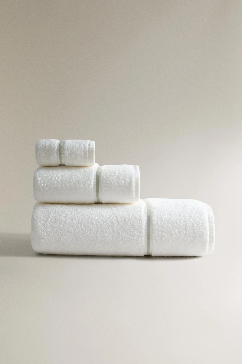 SCALLOPED BATH TOWEL