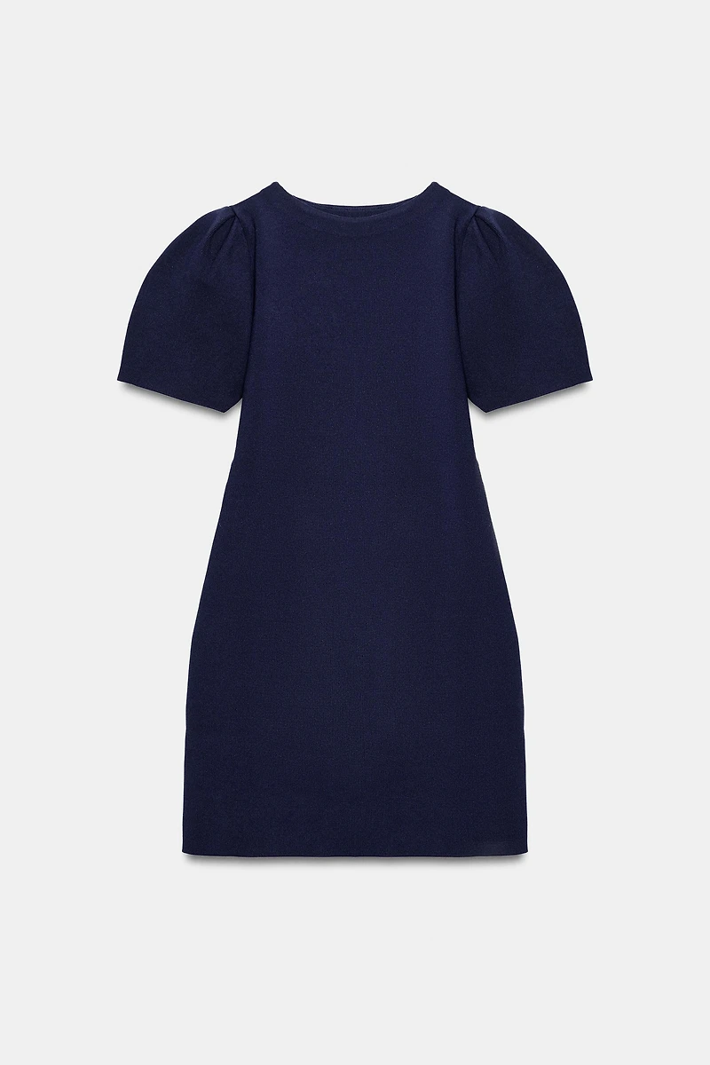 ROBE COURTE EN MAILLE À MANCHES BOUFFANTES