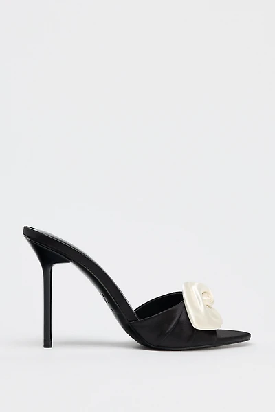 SATIN EFFECT FLOWER HEELED SANDALS