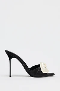 SATIN EFFECT FLOWER HEELED SANDALS