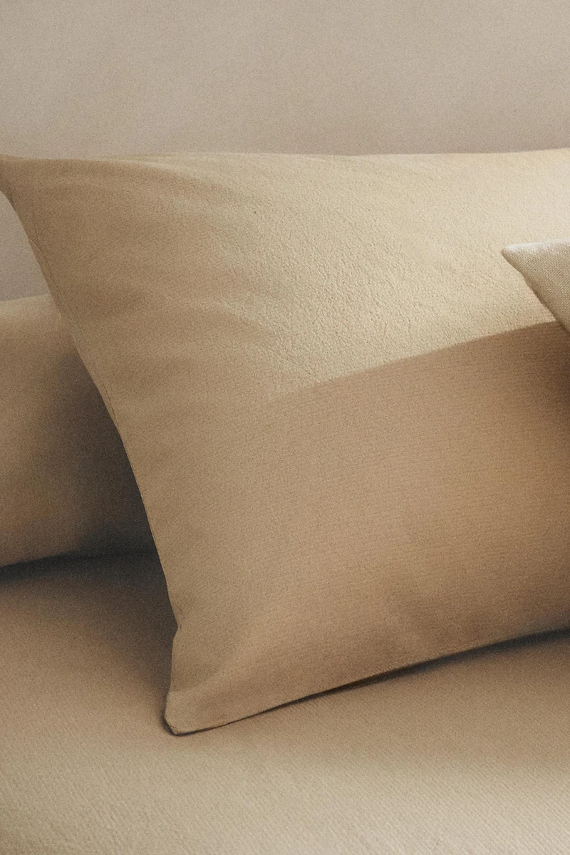 TEXTURED COTTON PILLOWCASE