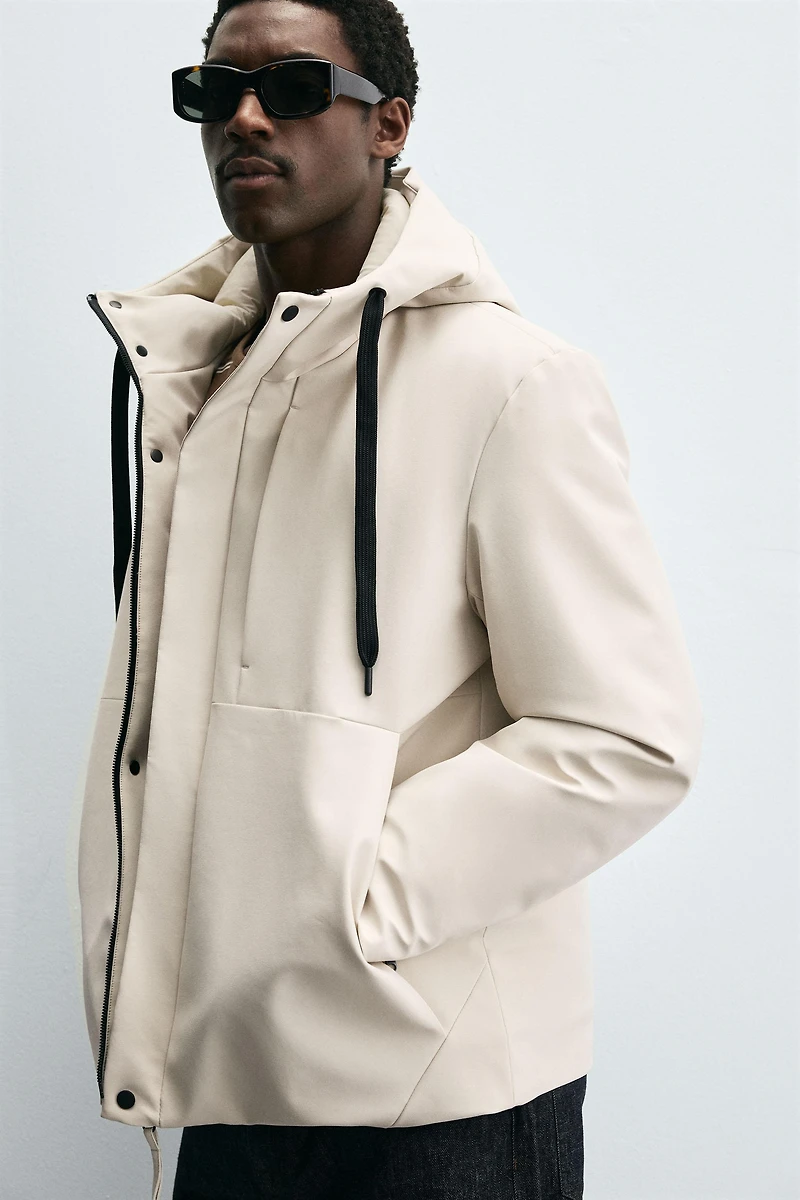VESTE TECHNIQUE À CAPUCHE