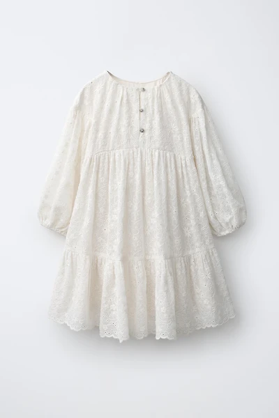 ROBE EN DENTELLE À BOUTONS BIJOUX