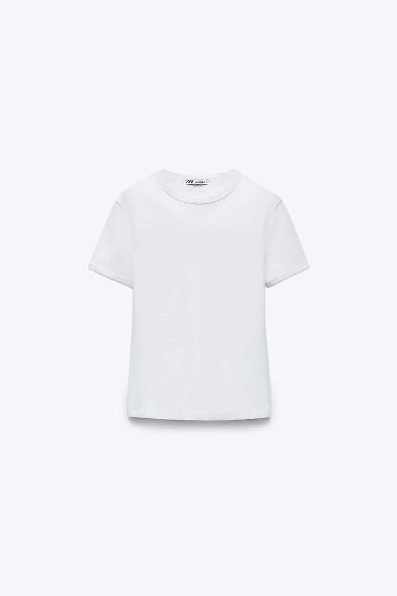 T-SHIRT AVEC COUTURE AU DOS