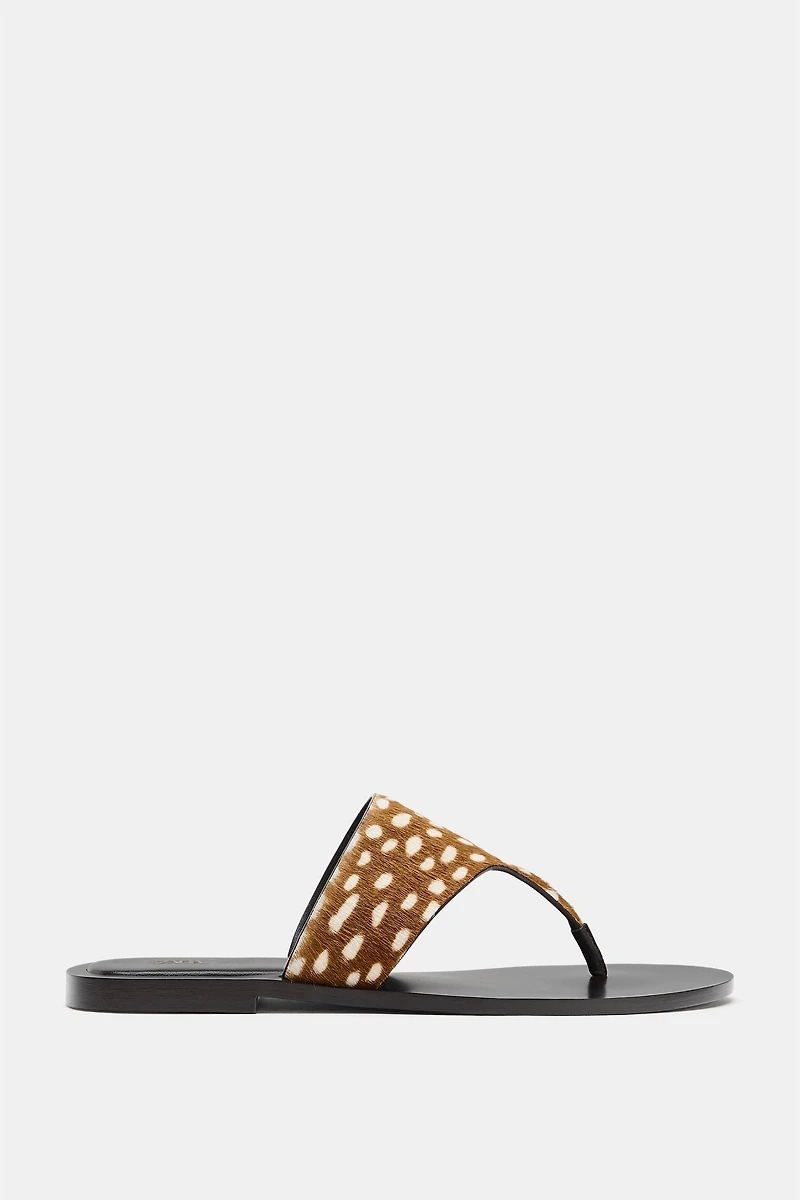 TEXTURED LEATHER FLAT SANDALS