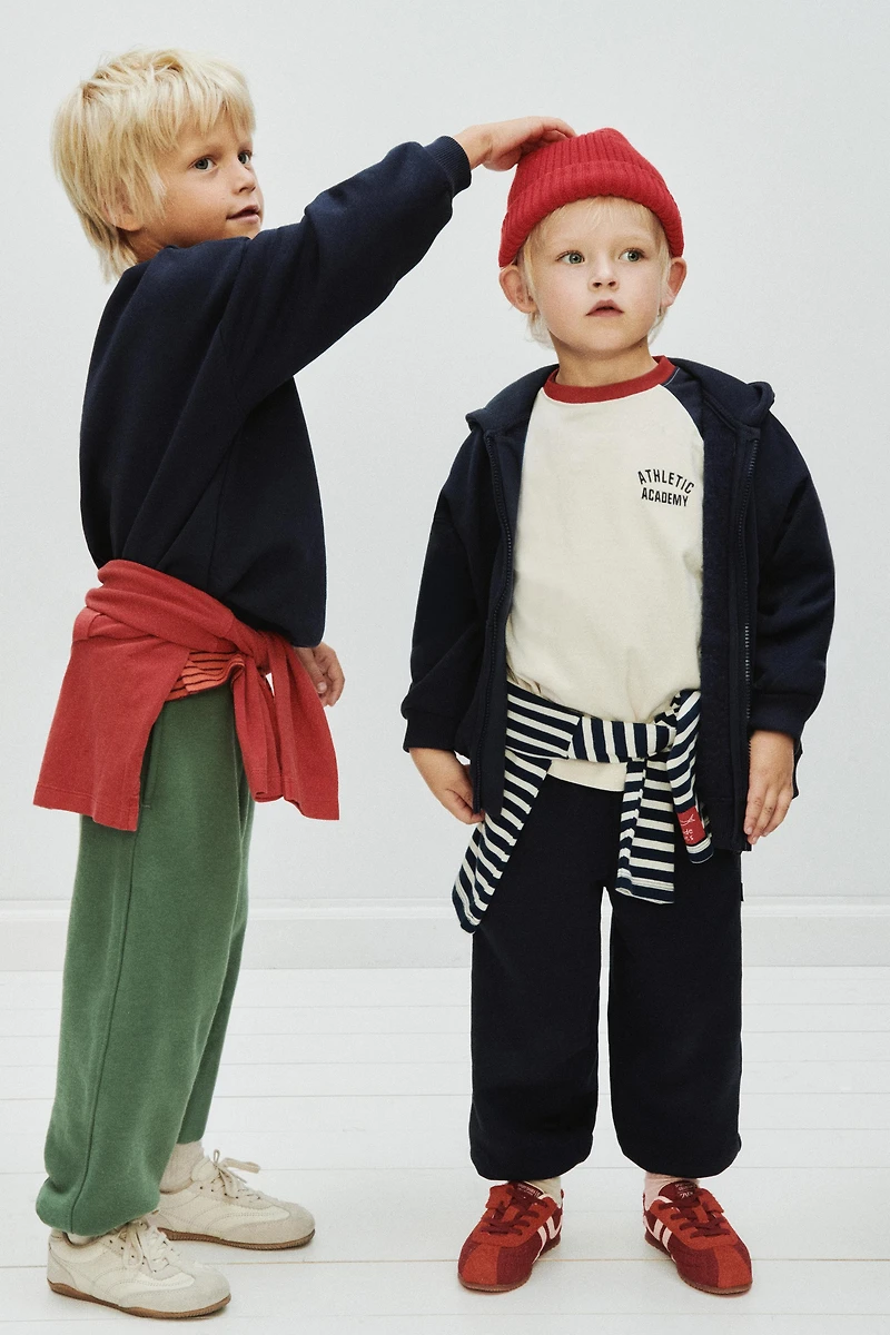 EMBROIDERED TEXT RAGLAN SLEEVE T-SHIRT