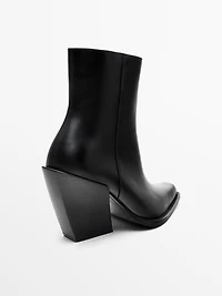 Heeled cowboy boots