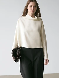 Flowing V-neck top - STUDIO