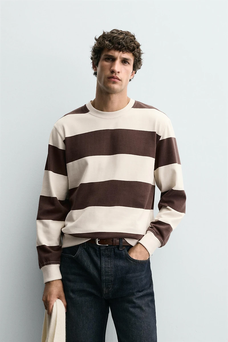 CONTRAST STRIPE SWEATSHIRT