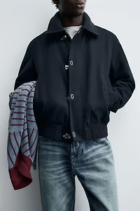 CONTRASTING COLLAR TOGGLE JACKET