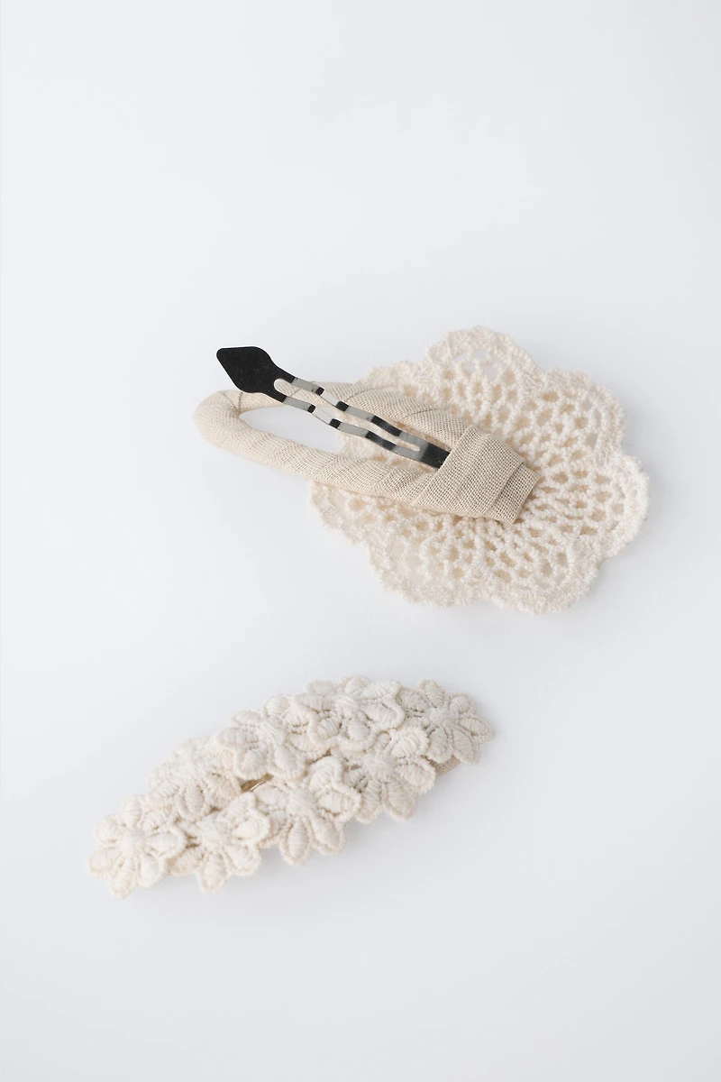 TWO-PACK OF CROCHET FLOWER CLIPS