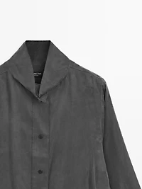 Flowing shirt with snap buttons