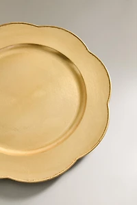 PLAIN CHRISTMAS CHARGER WITH SCALLOPED EDGE