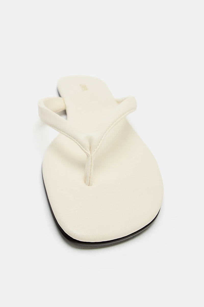 FLAT TOE-LOOP SANDALS