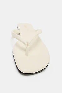 FLAT TOE-LOOP SANDALS