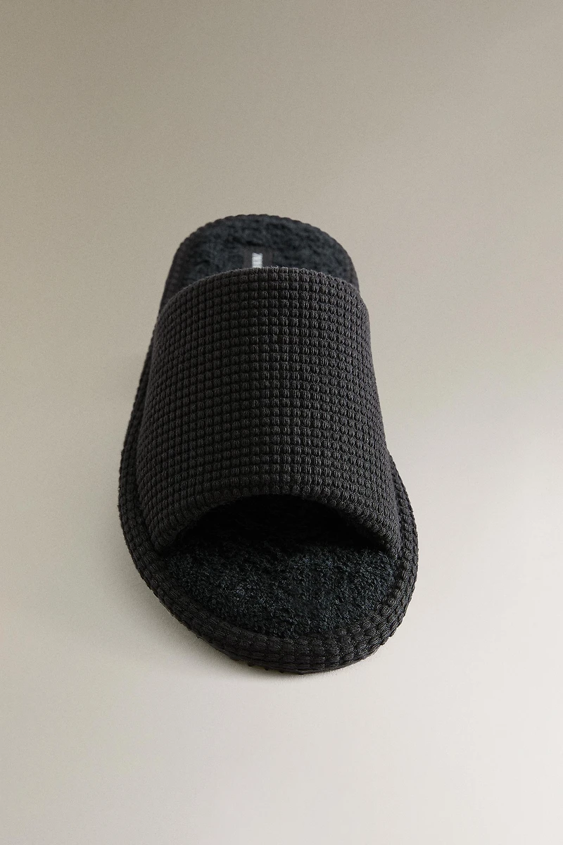 OPEN TERRYCLOTH BATHROOM SLIPPERS
