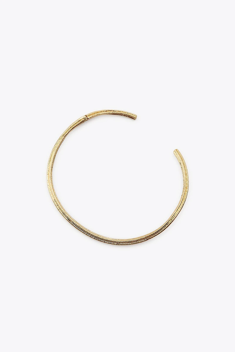 COLLIER RAS DU COU TEXTURÉ