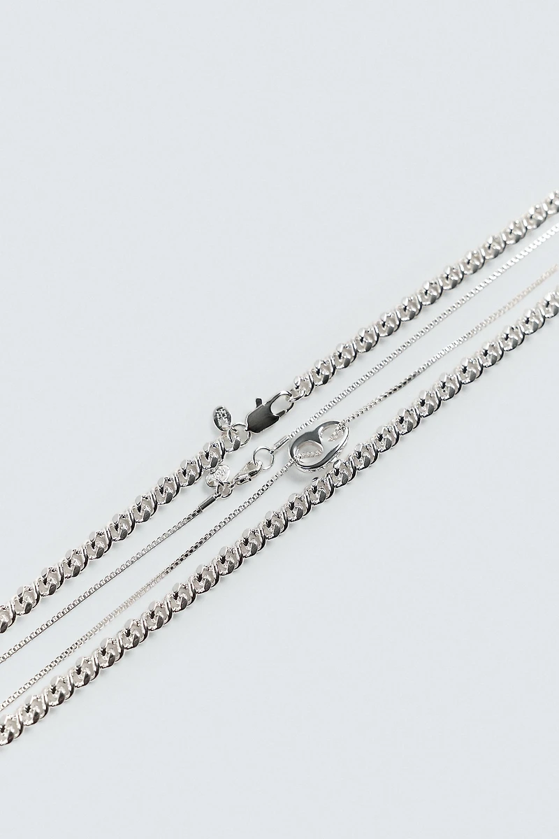 LOT DE 2 COLLIERS EN MATIÈRES VARIÉES