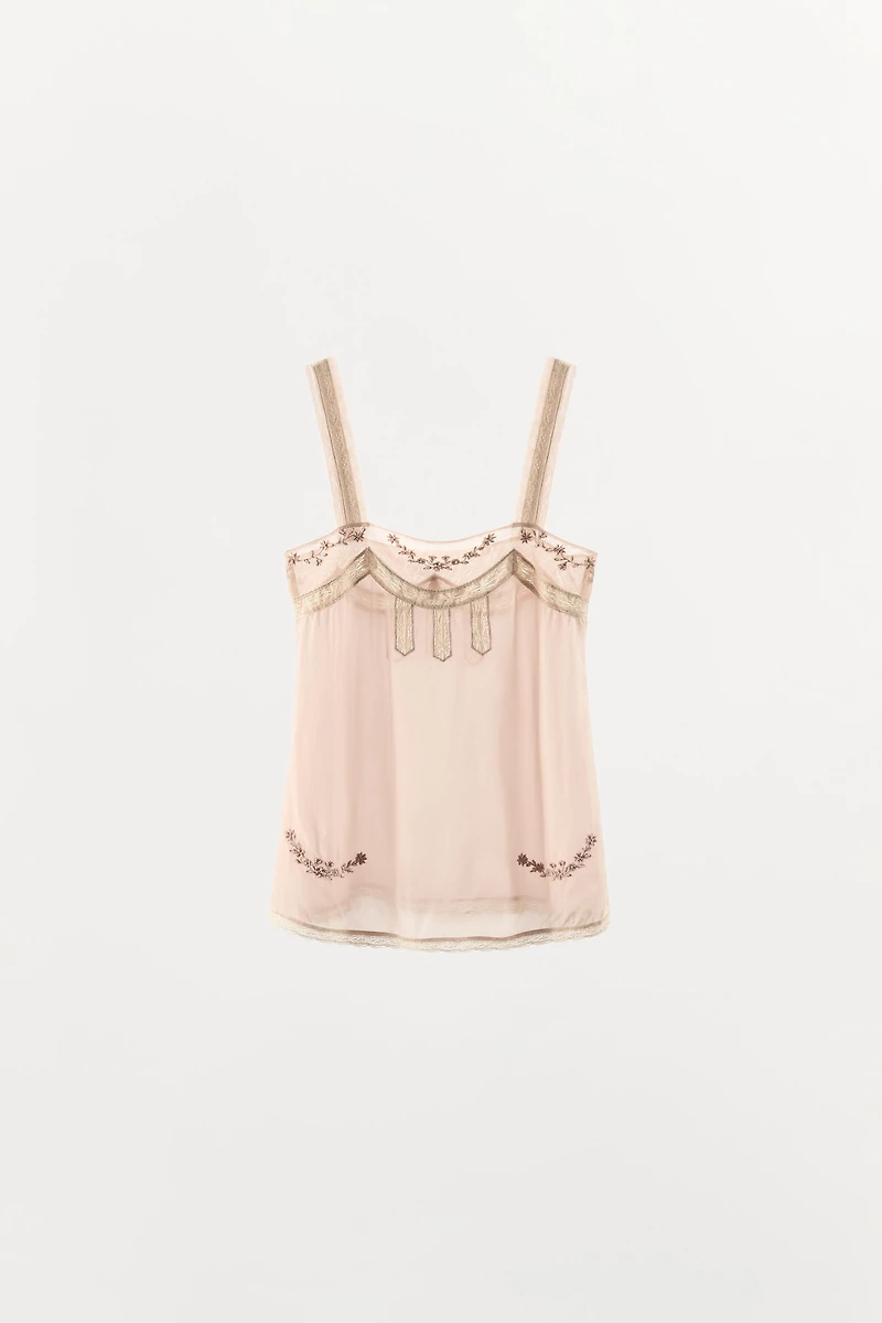 TOP EN DENTELLE AVEC FANTAISIE