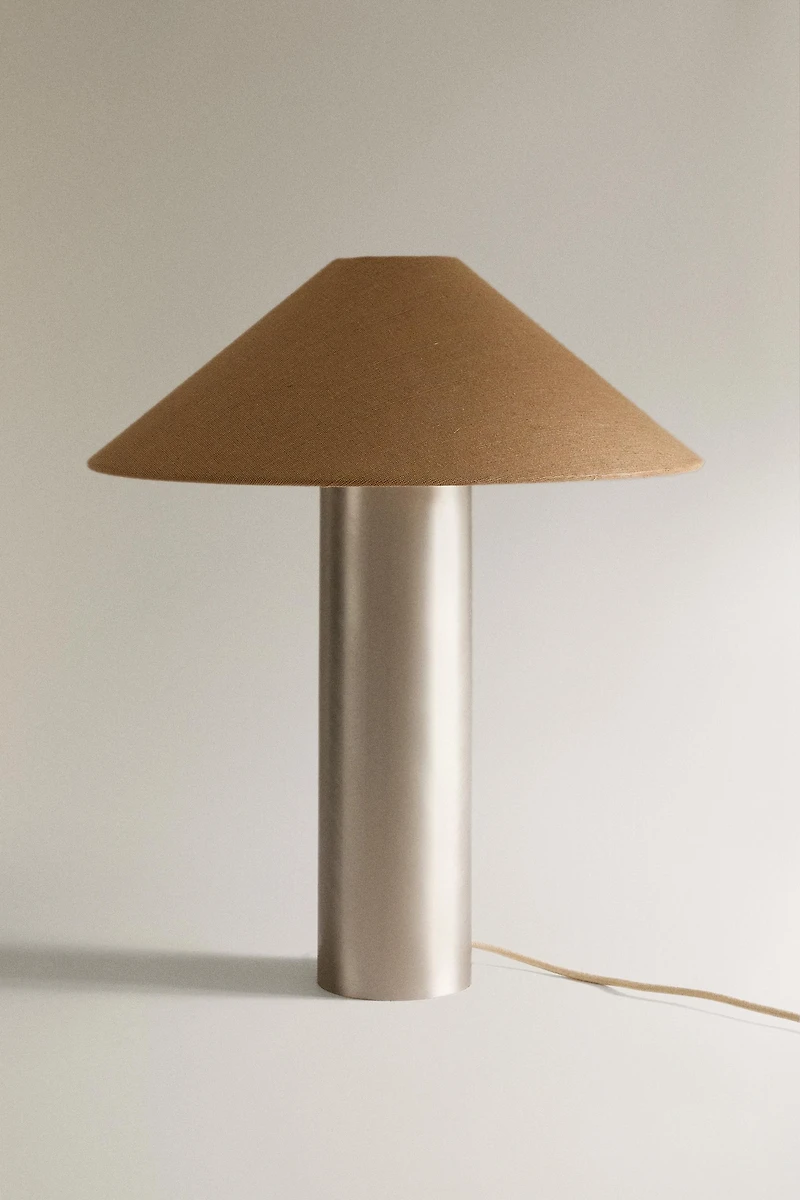 METAL BASE TABLE LAMP