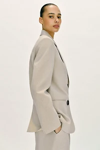 STRAIGHT CUT BLAZER WITH SHOULDER PADS AND TWO BUTTONS