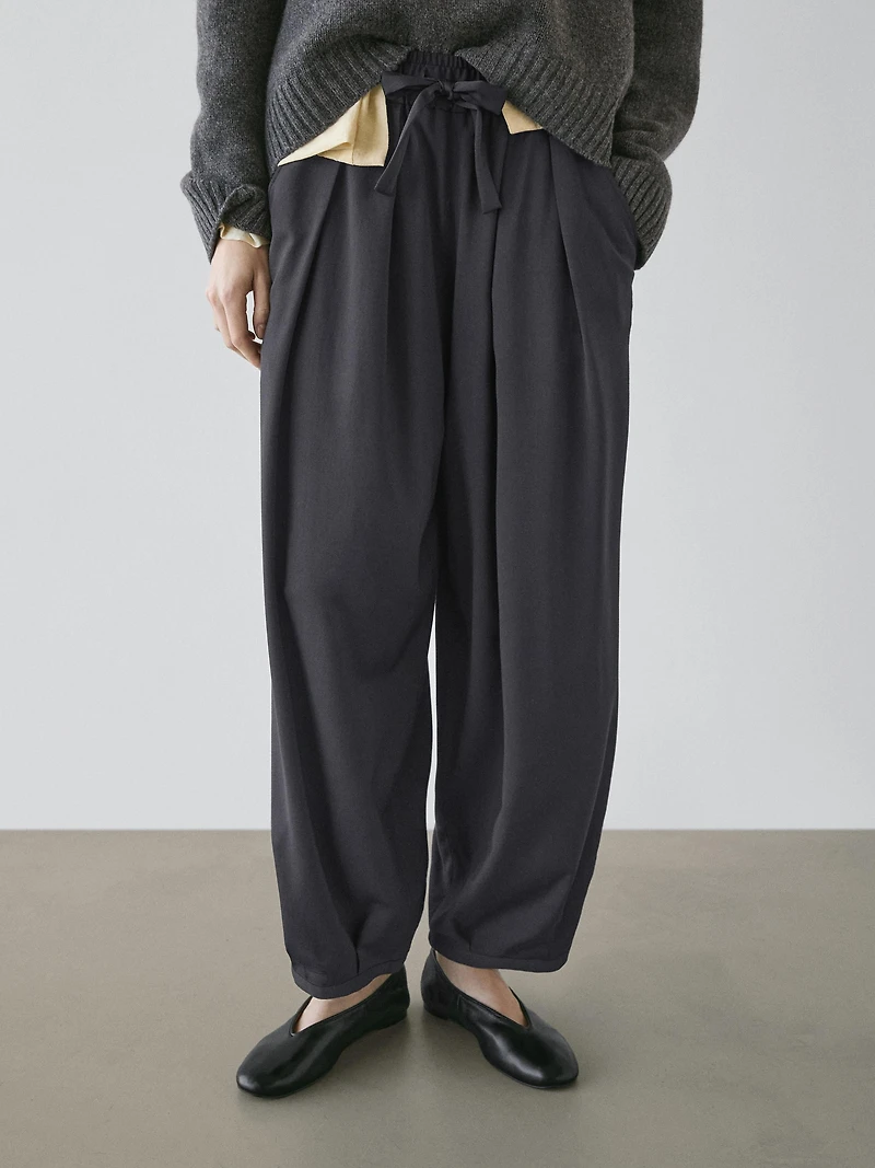 Voluminous wide-leg pleated trousers