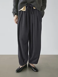Voluminous wide-leg pleated trousers