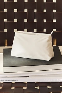 TECHNICAL FABRIC TOILETRY BAG