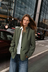VESTE DROITE À ÉPAULETTES