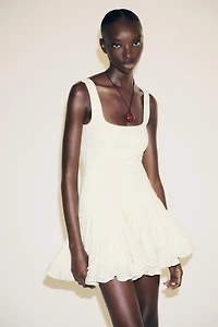 CONTRASTING VOLUMINOUS DRESS