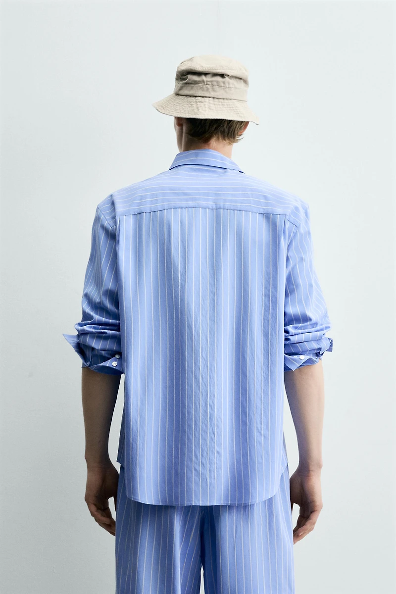 CHEMISE À RAYURES ET POCHE