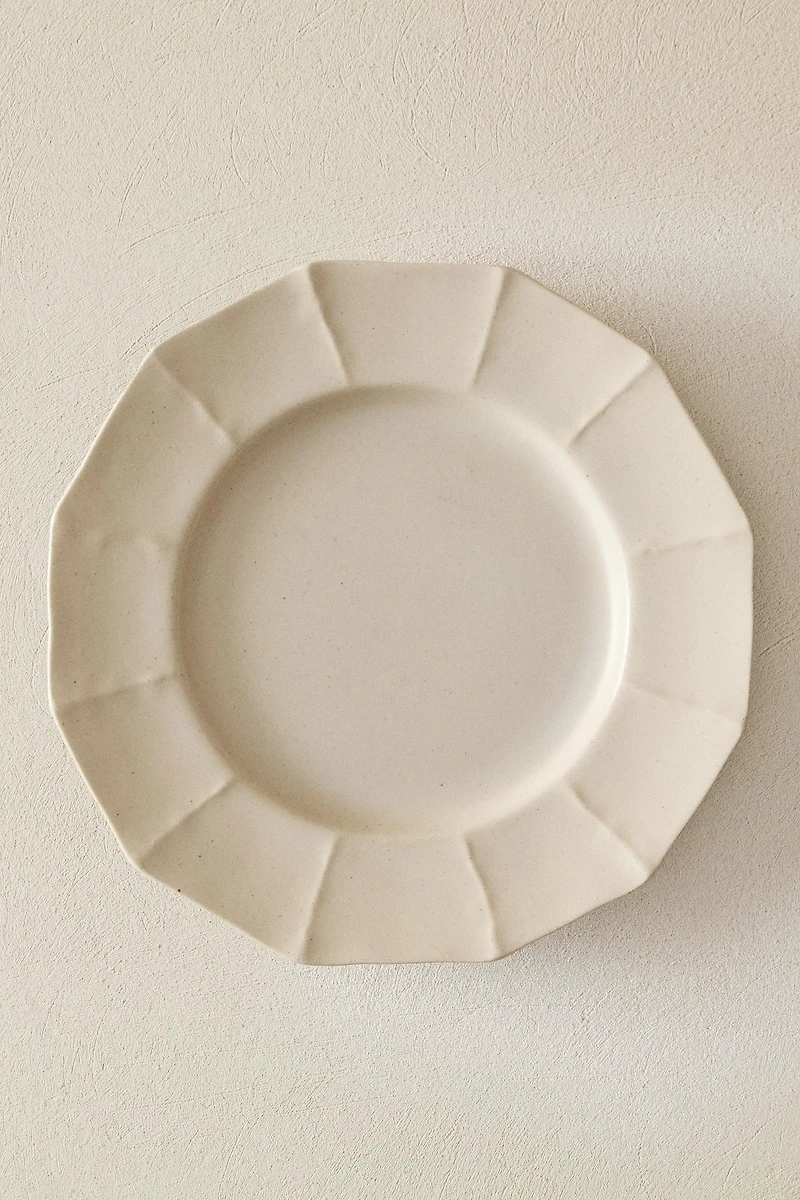 ASSIETTE PLATE GRÈS RELIEF LIGNES CADRE