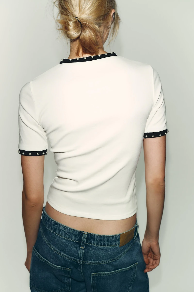 T-SHIRT EN TRICOT AVEC PERLES