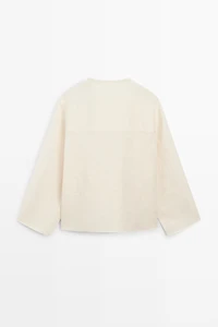 100% linen shirt with neckline detail
