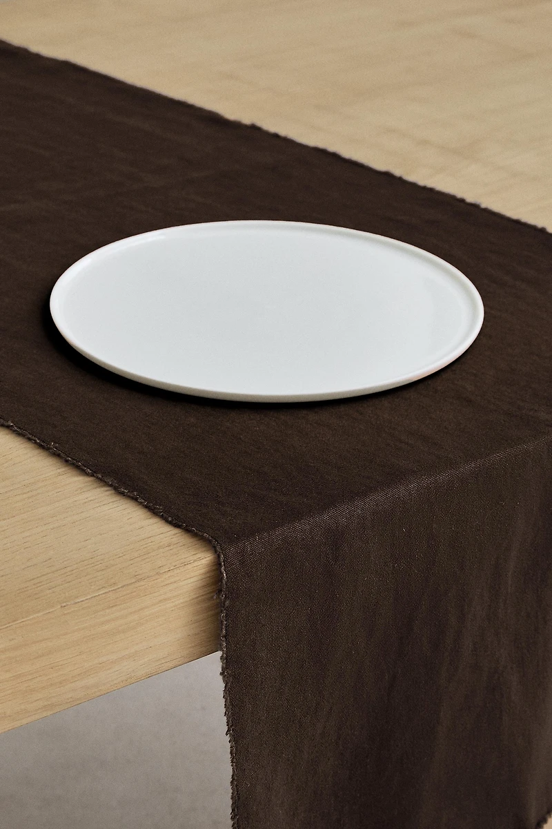 TABLE RUNNER 01