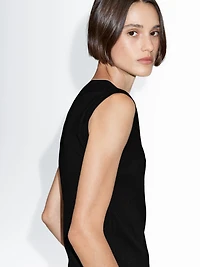 Sleeveless top with pocket details