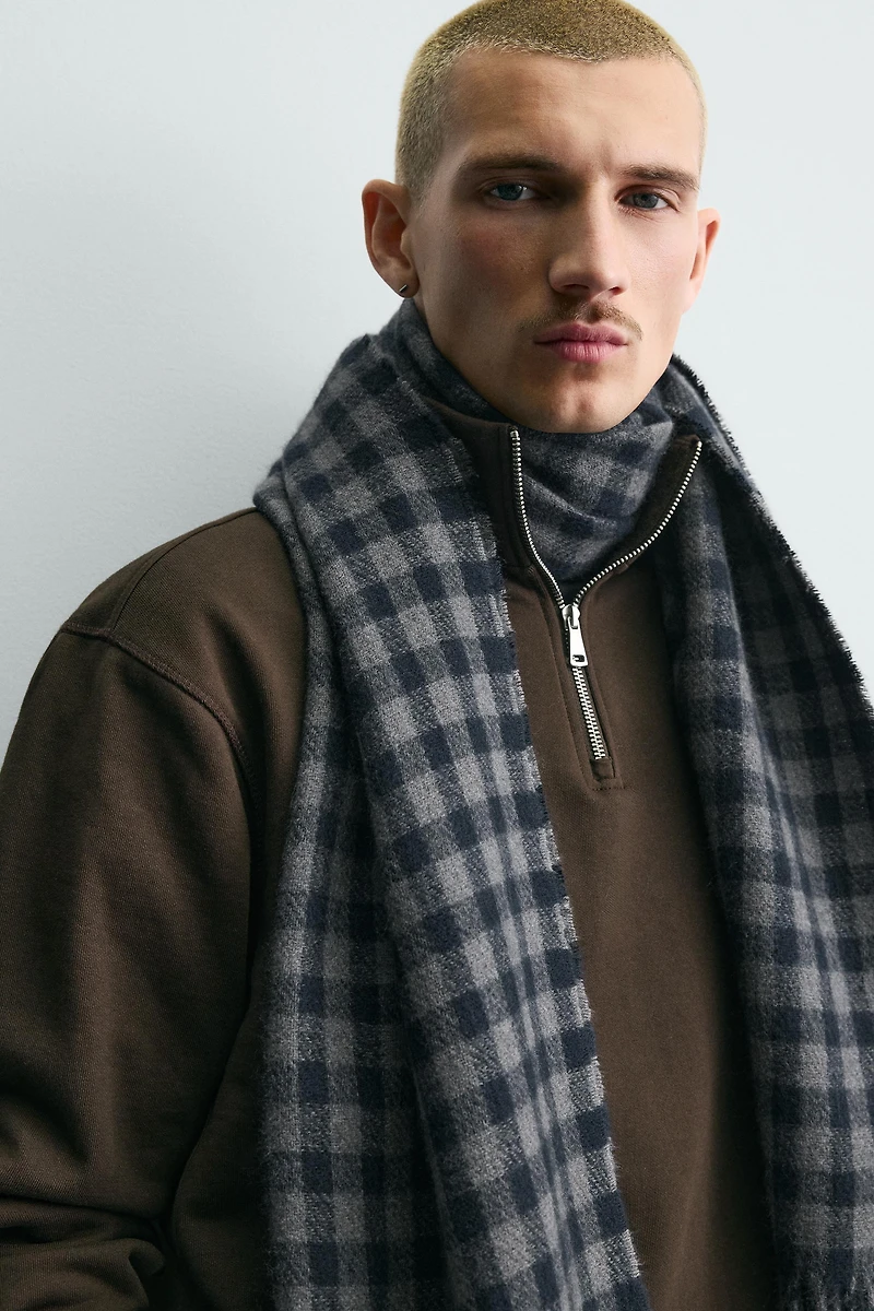 ÉCHARPE À CARREAUX