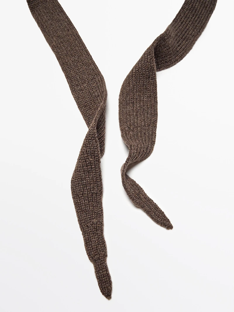 Knit hood with tie