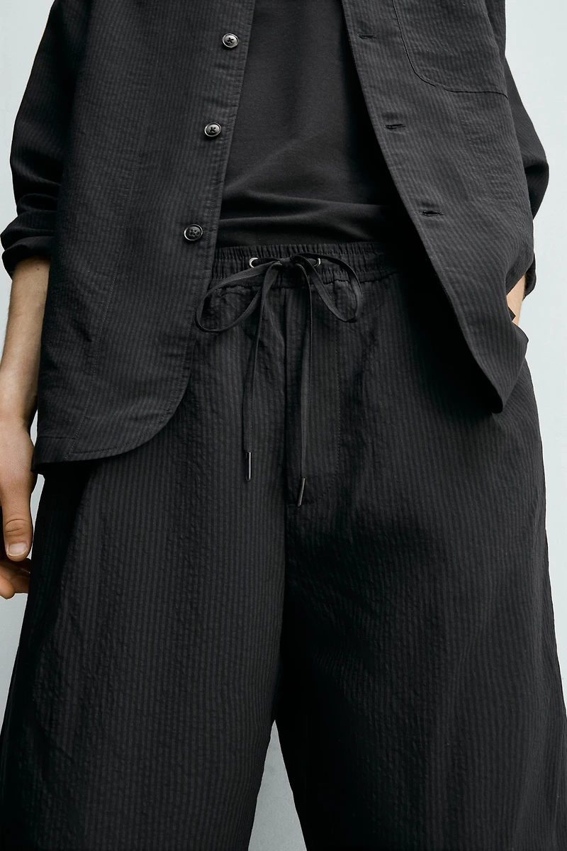 SHORT FLUIDE JACQUARD À RAYURES