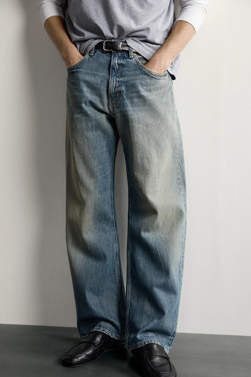 LOOSE FIT JEANS