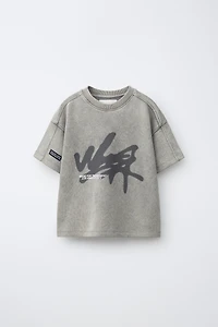 T-SHIRT EFFET DÉLAVÉ GRAFFITI