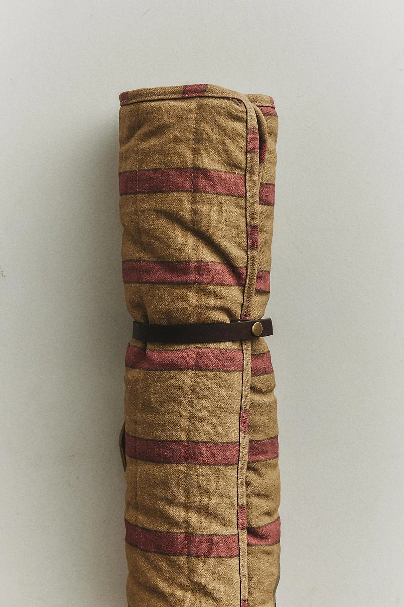 ROLL-UP STRIPED PET FLOOR BLANKET