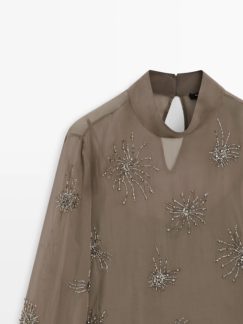 Blouse brodée semi-transparente