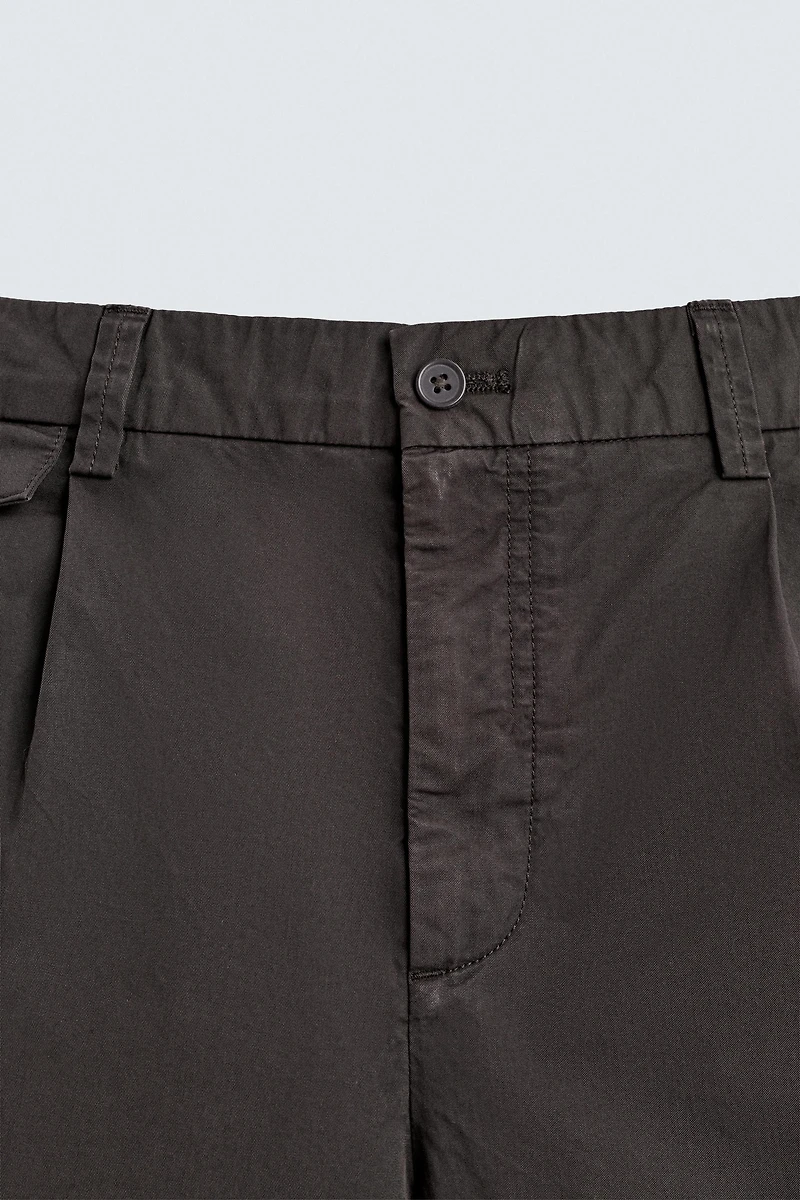 REGULAR FIT PLEATED SHORTS