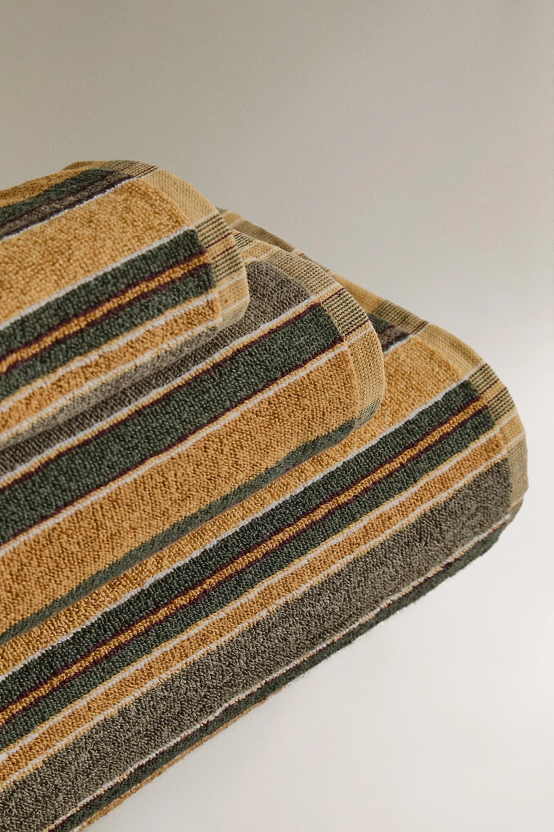 SERVIETTE DE BAIN MULTI-RAYURES COULEUR