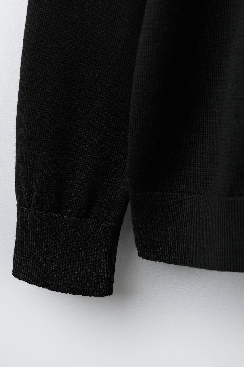 PULL EN MAILLE À COL ROULÉ